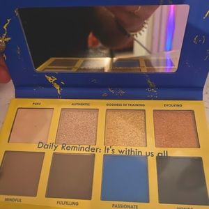 Chella“Limited Edition” Eye shadow palette
